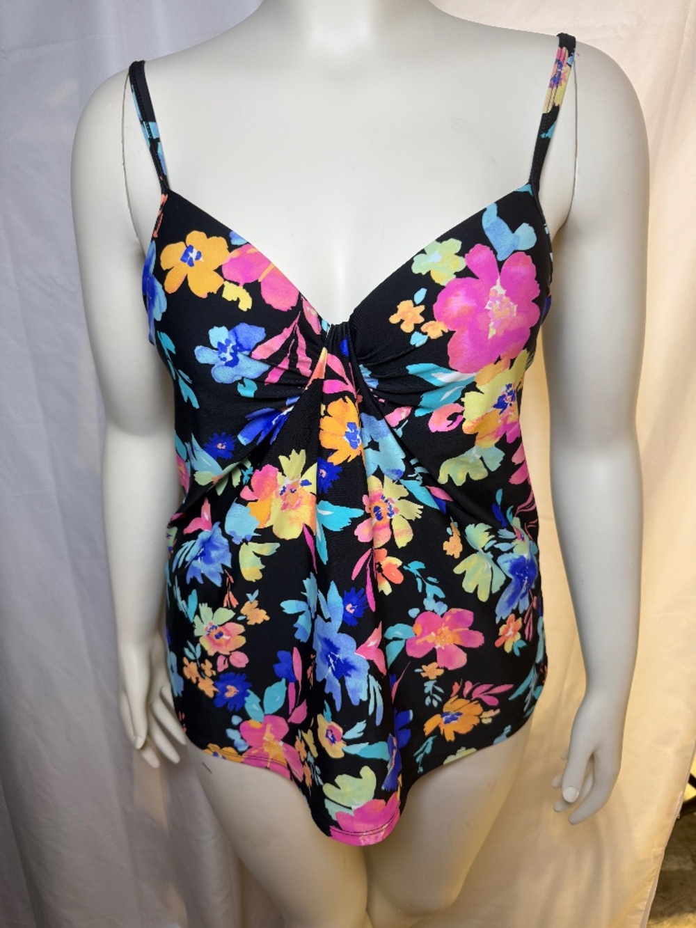Island Escape Womens sz 8 Black Floral One Piece Swimsuit Ruched Front Tankini
